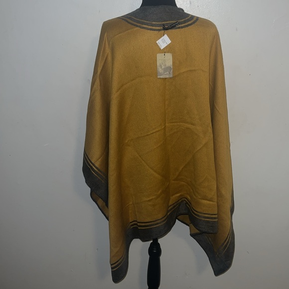 🌹ONE OF A KIND Peruvian Connection Cape🌹 - Picture 5 of 7